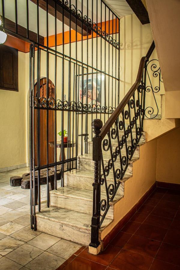 Casa Del Balam Merida Exterior photo Staircase
