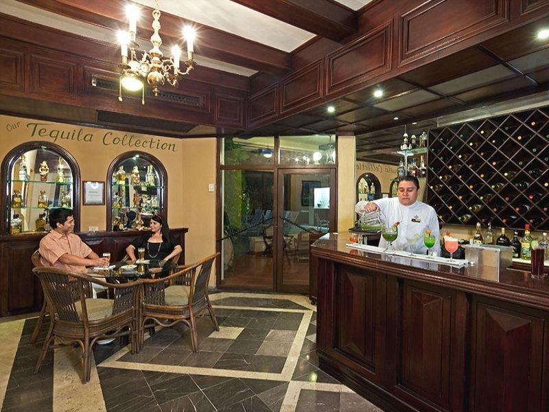 Casa Del Balam Merida Exterior photo The bar at the hotel